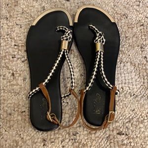 Woman’s Sandals 5 1/2